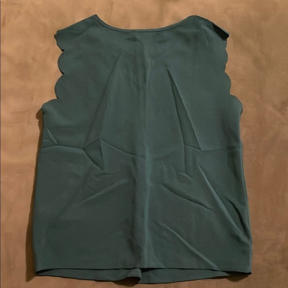 NEW Green Scallop Detail Sleeveless Top - Picture 7 of 7